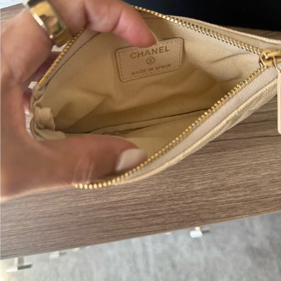 CHANEL Matelasse Classic Mini O Pouch Cream Caviar Leather - Picture 5 of 9